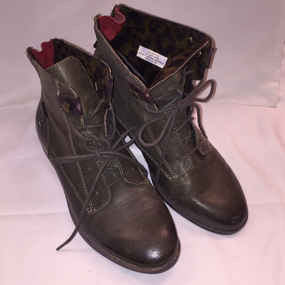 Women’s olive OTBT booties